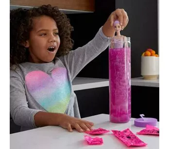 Boneca Barbie Estilo Surpresa - Color Reveal - Brilhante - 7 Surpresas - Mattel