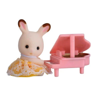 Bebê Coelho Chocolate com Piano Sylvanian - Epoch Magia