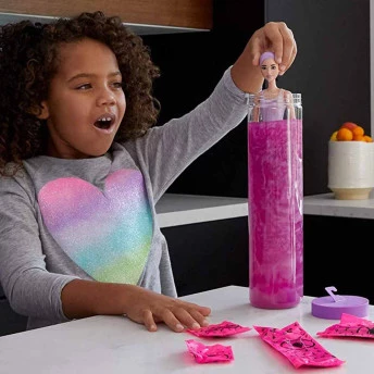 Boneca Barbie Estilo Surpresa - Color Reveal - Brilhante - 7 Surpresas - Mattel