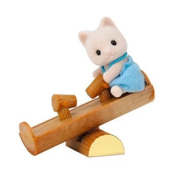 Sylvanian Families Bebê Gato com Gangorra - Epoch Magia