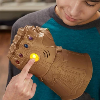 Manopla do Infinito Eletrônica - Vingadores: Guerra Infinita - Thanos - Hasbro
