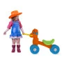Crianças vestidas de caubói brincando com um cavalo de brinquedo.