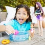 Boneca Barbie - Skipper Babysitters - Piscina com Criança - Morena - Mattel