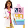 Conjunto e Boneca - Barbie Profissões - Morena - Doutora com Paciente - Mattel