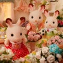 Figuras - Sylvanian Families - Família Coelhos Chocolate - Epoch Magia